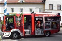 [Translate to English:] Bild der Einweihung des Hofkirchener Feuerwehrautos